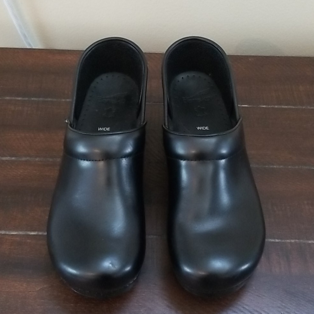 Dansko Black Medical Clogs Size 42 Wide